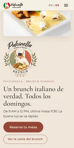 La misma página del brunch en un teléfono: el sello del brunch, el horario y el botón para reservar mesa.